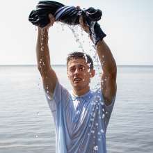Wet Live Team: Ruslan Bathed in Wet Polo Enlightened a Strong Body