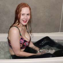 AuroraWetlook: Stripping out of Sneakers and Jeans in the Tub!
