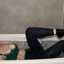 AuroraWetlook: Stripping out of Sneakers and Jeans in the Tub!