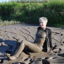 DungeonMasterOne: Susie, in yoga pants, barefoot in the mud!