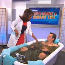 mad_mick_at: What a mainstream-teaser!  Muddy tub, nice Lady and no (messy) end