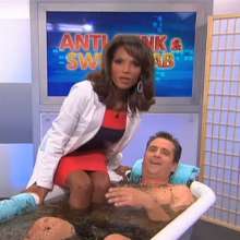 mad_mick_at: What a mainstream-teaser!  Muddy tub, nice Lady and no (messy) end