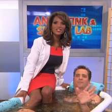 mad_mick_at: What a mainstream-teaser!  Muddy tub, nice Lady and no (messy) end