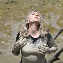 FOXY: Vika dirties copiously in mud