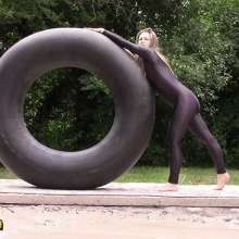 FOXY: video black unitard in mud