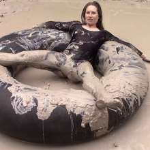 FOXY: video black unitard in mud