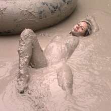 FOXY: video black unitard in mud