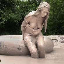 FOXY: video black unitard in mud