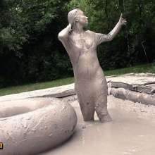 FOXY: video black unitard in mud