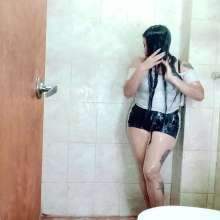 WetPlace: Jazminss Worm Shower In Shorts