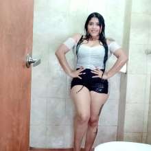 WetPlace: Jazminss Worm Shower In Shorts