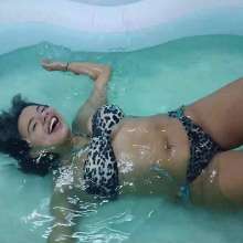 JohnWam: Natti Swimming Time