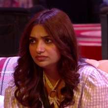 Gater: Reality TV find: Jiya Shankar gets covered in various mess in Bigg Boss