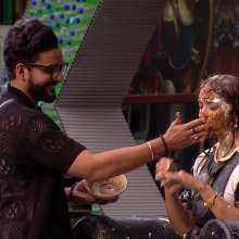 Gater: Reality TV find: Jiya Shankar gets covered in various mess in Bigg Boss