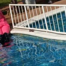 Hikari-Studio-Wam: A Rosy Day at the Pool