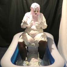 CheekyLuna: CheekyLuna's Pie Per Reply Burlesque Meets 78 Pies