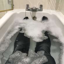 wetmart2240: Love talking a bath fully-clothed
