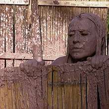 Gater: TV find: Amparo Grisales and Alex Sirvent's mud fight in "Madre Luna"