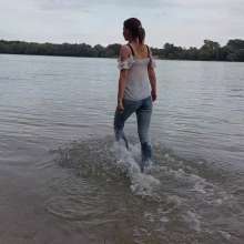 Get Your Snaps: Mina gets wet in jenas in the river