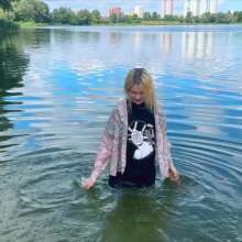 Wet Live Team: Model Alice Is All Wet in Her Casual Outfit