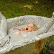 dlodoski: Anabelle Pync, POV in the Mud Tub--Photos