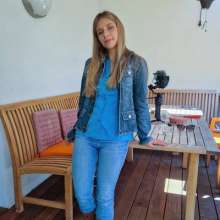 WAM Photography: Maryna Dives for Her Mobile