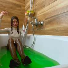 Your Wet Cat: Sticky and Slippery Green Slurry Met Me in My Bath