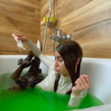 Your Wet Cat: Sticky and Slippery Green Slurry Met Me in My Bath