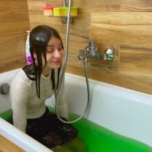Your Wet Cat: Sticky and Slippery Green Slurry Met Me in My Bath