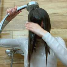 Your Wet Cat: Sticky and Slippery Green Slurry Met Me in My Bath