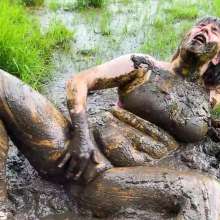 Lyndra Lynn: Swamp Mud Masturbation
