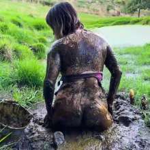 Lyndra Lynn: Swamp Mud Masturbation