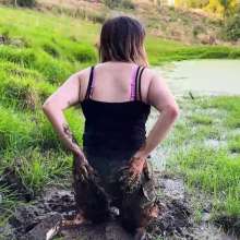 Lyndra Lynn: Swamp Mud Masturbation