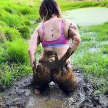 Lyndra Lynn: Swamp Mud Masturbation