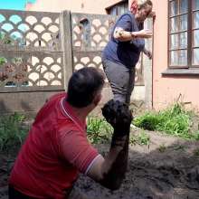 Darkabyss445: Unsuspecting Mud Fight in the Muddy Pit