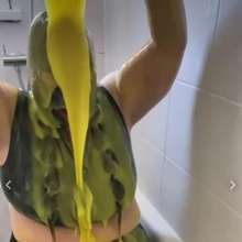 Jonny From The Block: Kersplat presents Bonus--Kitkat's PVC Custard Bathtime