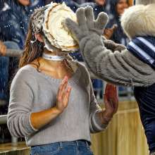 Sleazoid44: Mascot Mania: Pieing Fans