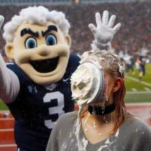 Sleazoid44: Mascot Mania: Pieing Fans