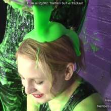 DungeonMasterOne: Felicity and Rosemary in green gunge and sportswear!