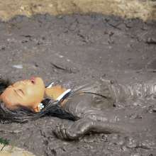 Owen: Aiza Muddy in a Bikini!  Photos
