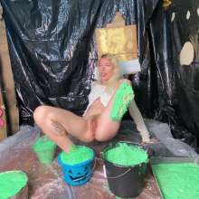 RevSlymsford: Kaydens and Her Pristine White Sweater Vs Chunky Green Slime