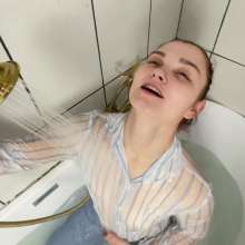 WetPlace: Marina Shower And Bath In Jeans