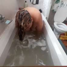 Darkabyss445: Naked POV Hairwashing in the Bath
