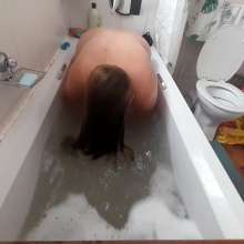 Darkabyss445: Naked POV Hairwashing in the Bath