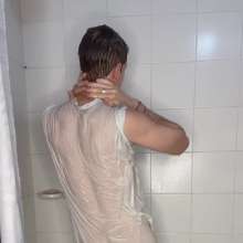 WETColours: Singing and Dancing with Ostin in the Shower