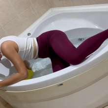 WetlookMissVikiWAM: Soo Hot!  I Clean the Bath and I Fuck My Pussy with a Brush!