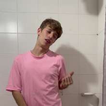 WETColours: Super Wet in the Shower in Pink T-shirt with Mega Shampoo