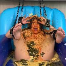 MessyGirlPeyton: The Human Garbage Disposal: Peyton