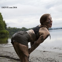 DIDVP_Leila: Mae Jones - Jogger in Mud - Photos