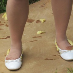JD and Messy Andi: Messy feet, shoes and legs
